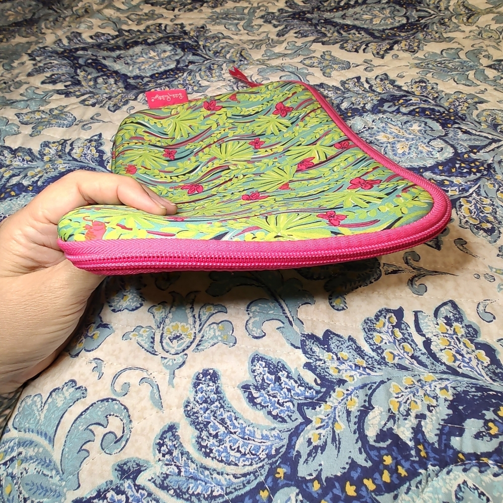 Lily Pulitzer Pink & Green Floral Print Foam Padded iPad Cover Zip Closure - Picture 4 of 9